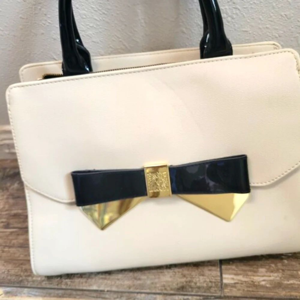 ANNE KLEIN‎ Luxury Handbag white with black and gold accents